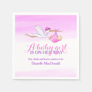 Uma menina está a caminho de guardanapos de cegos