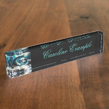 Uma Orca Nadadora na onda.