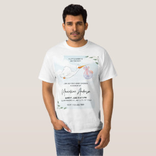 Uma pequena criança está a caminho Camiseta