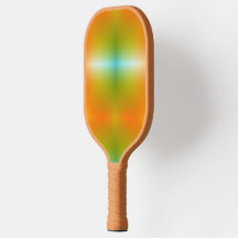 Uma raquete de pickleball laranja com uma empunhad