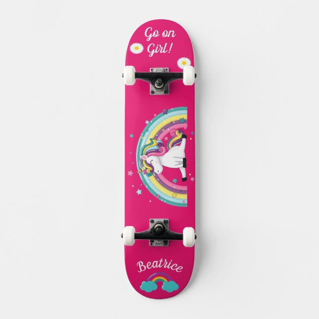 Unicórnio no skate com legendas personalizadas (Frente)