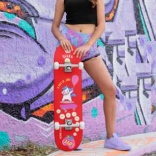 Unicórnio no skate com legendas personalizadas