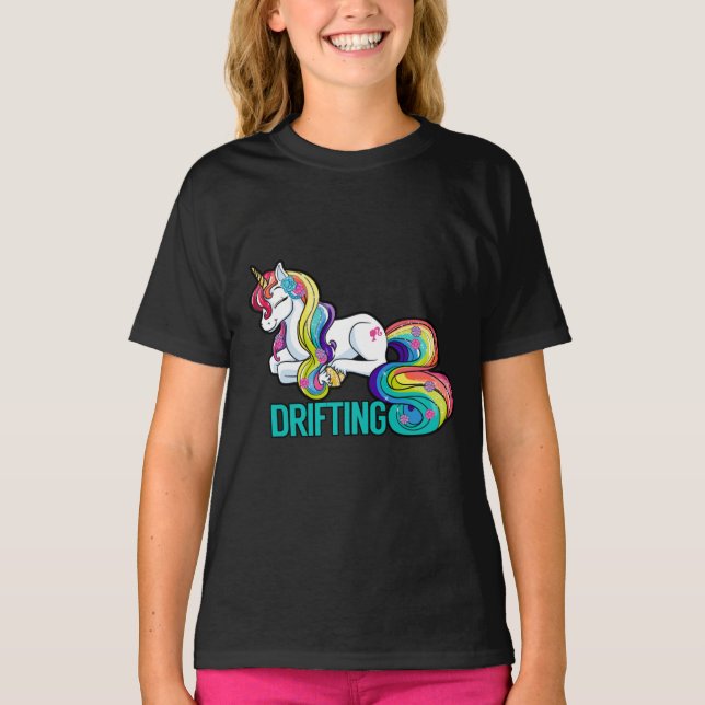 Unicórnio sonhando com camisa bonito do arco-íris (Frente)