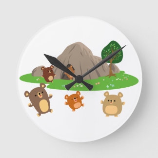 Ursos bonitos de desenho em um relógio de parede e