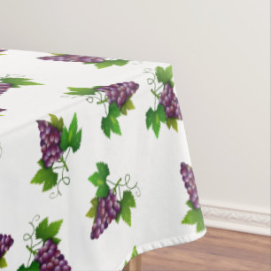 Uvas de Vinho Tinto sobre Toalha de Mesa Branca