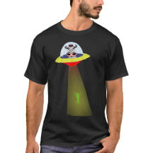 Vaca do UFO contra a camisa estrangeira