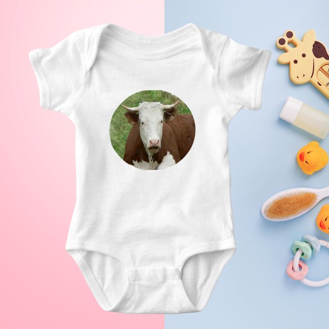 Vaca na Camisa do Bebê da Grama Cameo (Cow in the Grass Cameo Baby Body Shirt)