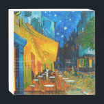 Van Gogh Café Terrace à Noite<br><div class="desc">Sinal de caixa de madeira com a pintura a óleo de Vincent van Gogh Café Terrace à Noite (1888). Estrelas amarelas pintam o céu azul noturno acima de um café ao ar livre na França. Um presente maravilhoso para fãs do Impressionismo Poste e da arte holandesa.</div>