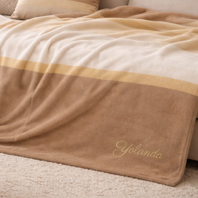 Velo Cobertor de Fleece com Gradiente de Areia de Marfi (Sandy beige fading into pale ivory with a soft champagne line for layered neutral spaces.)