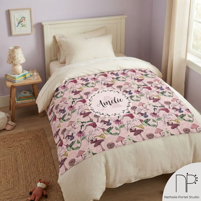Velo Cobertor de Fleece com Monograma Feminino e Beija- (Hand-drawn ink hummingbird bignonia flower mushroom blush pink monogram kids fleece blanket)