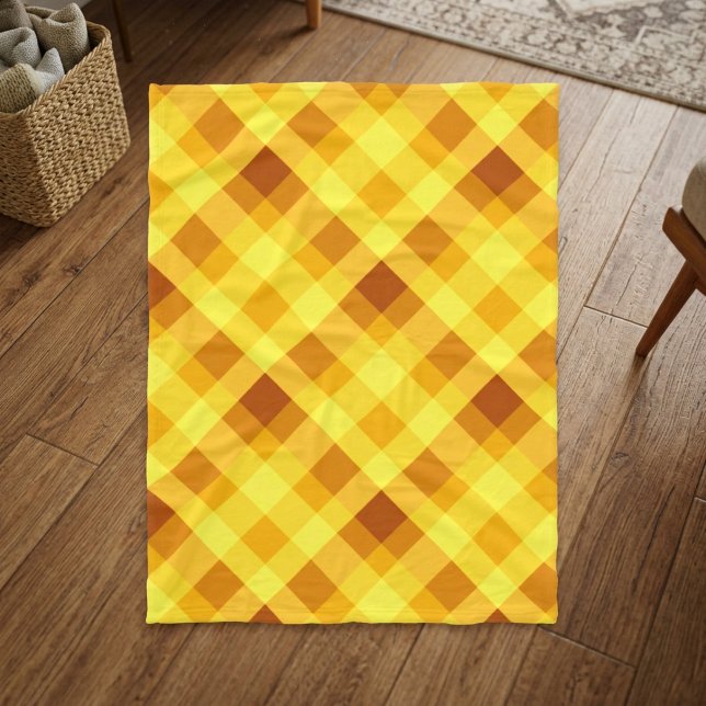 Velo Cobertor Pequeno de Fleece Xadrez Amarelo Gema de  (Cute Egg Yolk Yellow Plaid Small Fleece Blanket on a floor in a home.)