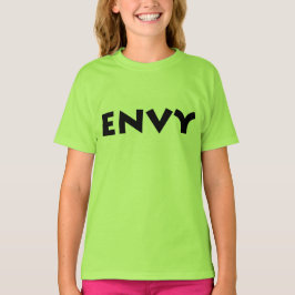 Verde com t-shirt da inveja