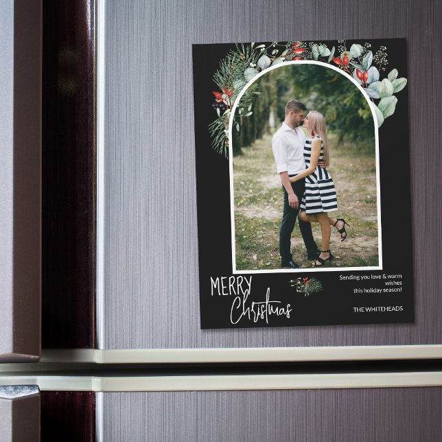 Verde Feliz Arco de Natal Foto Preta (You will love these beautiful Christmas cards! They feature botanical watercolor pine and berries.)