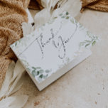 Verde Whimsical e Cartões de agradecimentos dobrad<br><div class="desc">Entra num mundo encantado com o nosso verde branco e o cartões de agradecimentos dobrado de ouro, perfeito para o teu casamento de primavera botânico. Adorado com eucalipto verde sábio e sotaque dourado, este cartões de agradecimentos expele elegância e moderna timidez. Imaginem passear por um jardim de verão mágico, rodeado...</div>
