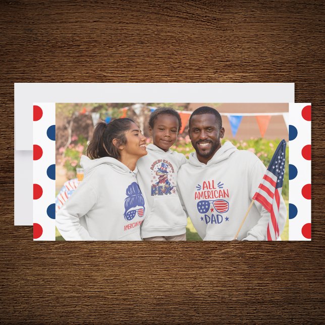 Vermelho Branco e Azul Pontos Patrióticos (Center your family photo against the red, white and blue polka dot pattern.)
