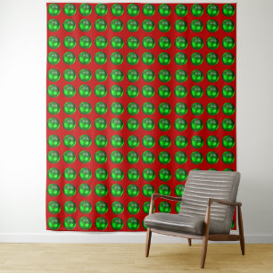 Vermelho com tapeçaria de pontos verdes