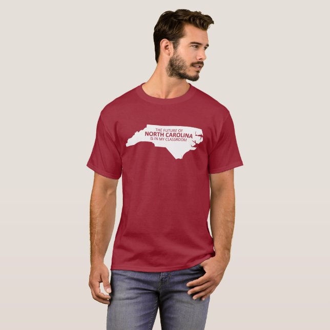 Vermelho para o t-shirt de North Carolina do (Frente Completa)