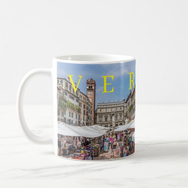 Verona Piazza Erbe vê caneca de café (Esquerda)
