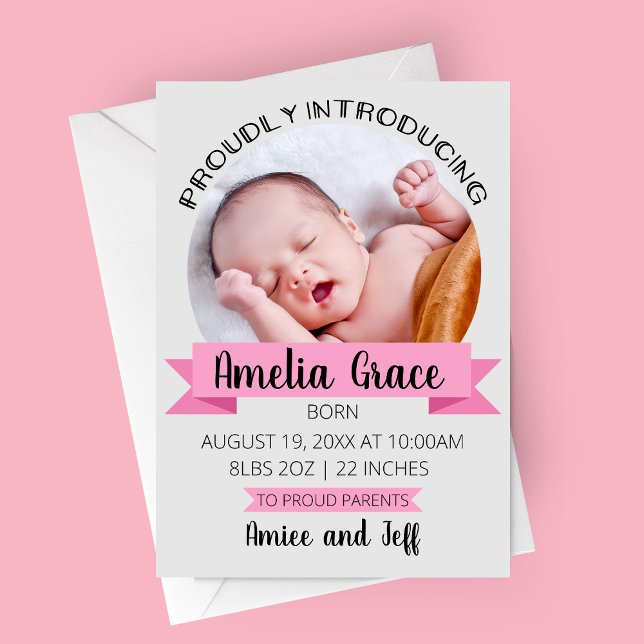 Vertical com Orgulho Introduzindo Anúncio de Nasci (Proudly Introducing Pink Photo Birth Announcement Card)