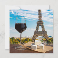 Vidro de vinho com queijo ceroso na torre Eiffel