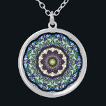 Vidro Estreitado Caleidoscópio5 Colar<br><div class="desc">Design de caleidoscópio maravilhoso criado de uma fotografia de uma bela janela de vidro manchado em Nossa Senhora da Vitória Basilica em Lackawanna,  Nova York. ( Para mais informações sobre esta incrível Basilica,  visite: www.OurLadyofVictory.org )</div>