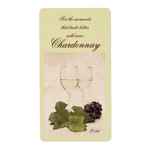 vidros de vinho branco com etiqueta do vinho das