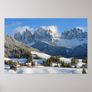 Vila das dolomites no poster do inverno
