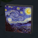 Vincent Van Gogh Starry Night Vintage Fine Art<br><div class="desc">Vincent van Gogh Starry Night Fine Art Painting Starry Night Starry Night é uma pintura do artista poste-impressionista holandês Vincent van Gogh. O céu azul à noite está cheio de nuvens, estrelas e uma lua crescente brilhante. A Noite Estrelada é a única noturna na série de visões da janela do...</div>