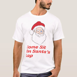 Vindo sente-se na camisa do regaço do papai noel