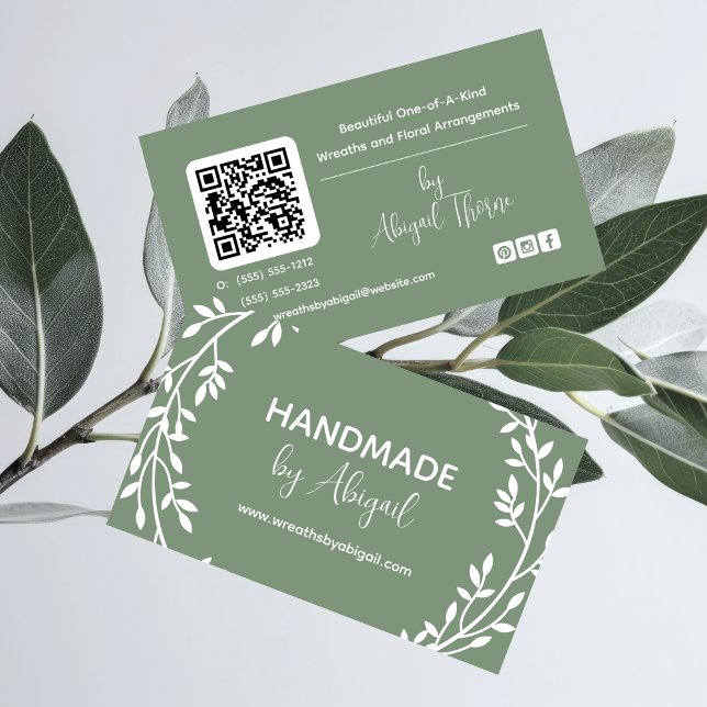 Vinhas De Fio Feitas À Mão | Cartão de visita arte (Sage Green and White Wreath and Vines "Handmade" Handcrafted Crafting Business Cards)