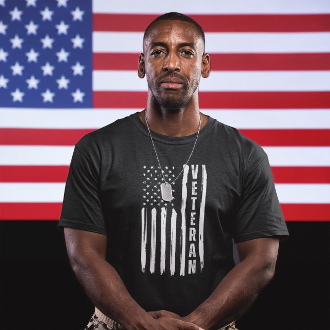 Vintage Patriótica Americana Bandeira T-Shirt (Veteran with patriotic flag on shirt. Available in multiple colors and products. )