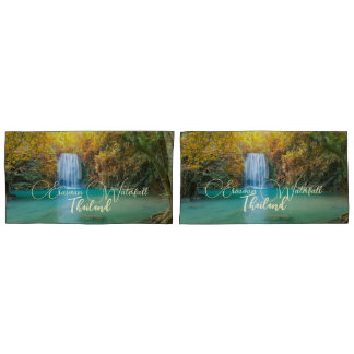 Visão de queda de Erawan Waterfall Tailândia