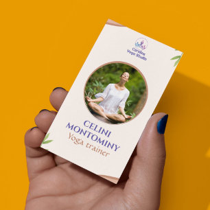 Visita Beige Brown Minimalist Yoga Formador Cartão de vis