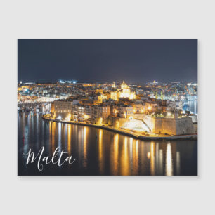 Vista de três cidades em Malta à noite