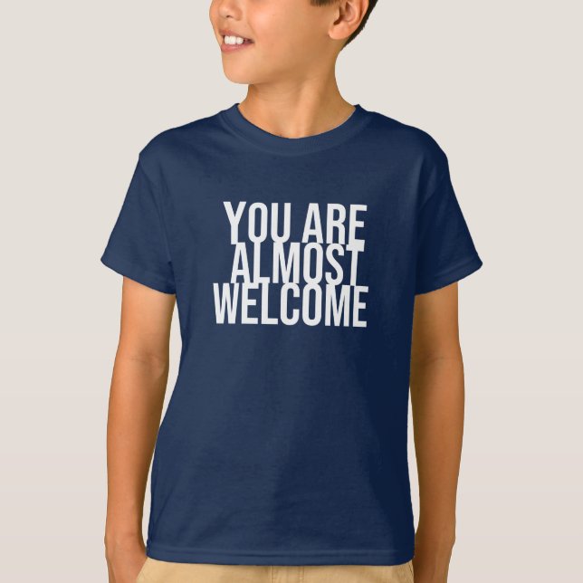 Você é quase bem-vindo T-Shirt (Frente)
