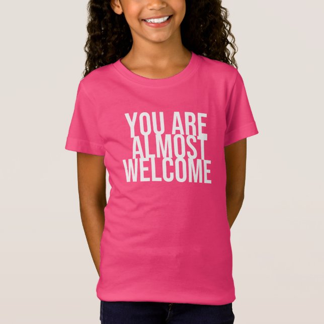 Você é quase bem-vindo T-Shirt (Frente)
