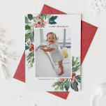 Watercolor Hollies Faux Dourado Feliz Férias Foto<br><div class="desc">Mande seus entes queridos animarem esta temporada com este lindo cartão de fotos de feriados felizes. Apresenta colas a aquarelas, sotaques de folha de ouro falsos, padrões de férias festivos correspondentes e tipografia moderna. Os textos são perfeitamente editáveis. Personalize este cartão com fotos de feriado holandês adicionando sua foto, nome...</div>