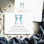 Watercolor Seacavalo Mudança de Cartões Postais de<br><div class="desc">Anuncie sua nova casa em estilo com nossa sofisticada mudança de endereço postais. Este elegante design apresenta um encantador par de cavalos de mar azuis na arte original pintada à mão de aquarelas, complementada por "Nós nos Movimentamos" em lindamente escrita escrita escrita escrita com letra-mão. Personalize os campos de modelo...</div>