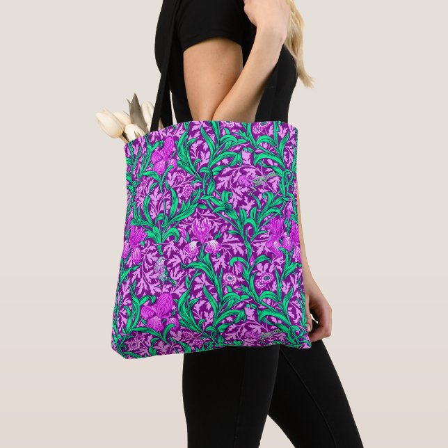 William Morris Irises, Ametista Tote Bag Roxo (Close Up)