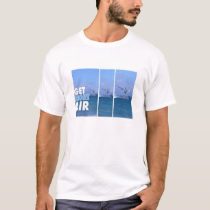 Windsurfer no t-shirt do ar