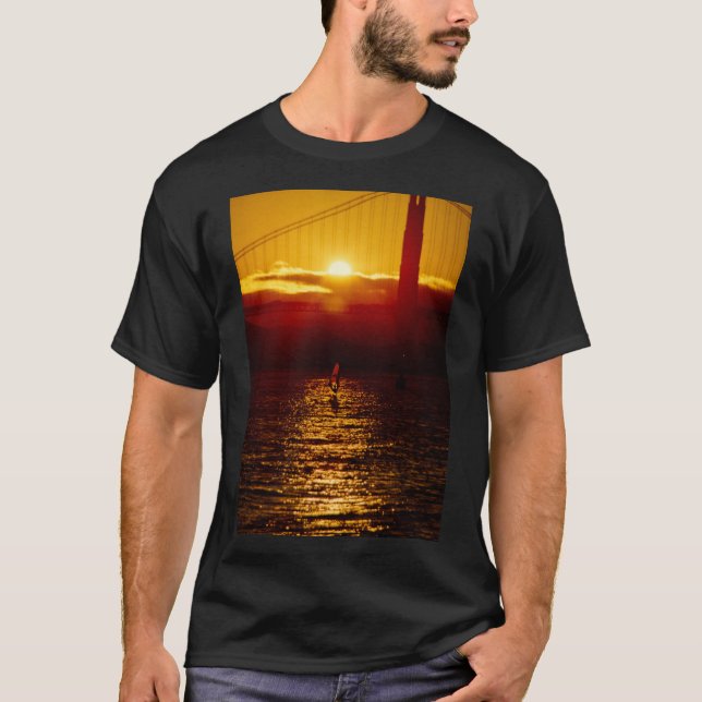 WindSurfer Silhoutada por T-Shirt Sunset (Frente)