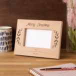 Winter Greenery Berries Merry Christmas Laser<br><div class="desc">Esta imagem gravada a laser 6x4 apresenta texto escrito em "Feliz Natal" adorado com verde e bagas de inverno. Personalize este presente de guarda de férias com o seu nome e ano.</div>