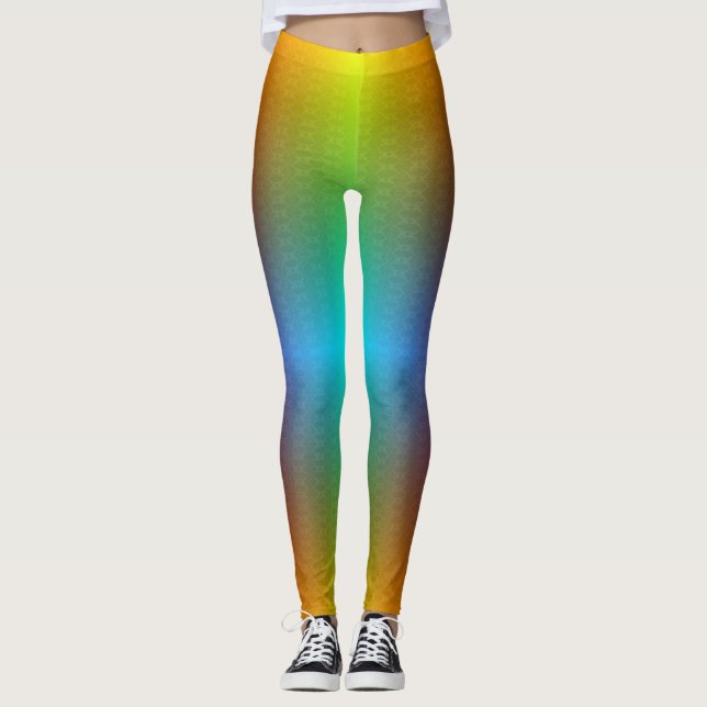 Woman in rainbow gradient leggings with a subtle  (Frente)