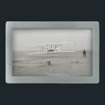 Wright Brothers Flyer First Plane Flight Aviation<br><div class="desc">O Wright Flyer foi uma invenção de 1903 dos irmãos Orville Wright e Wilbur Wright. O primeiro voo de avião motorizado de um avião aconteceu em 17 de dezembro de 1903 perto de Gatinho Hawk, Carolina do Norte. Esse trabalho está no dominio público nos Estados Unidos porque foi publicado (ou...</div>
