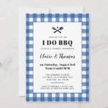 Xadrez Branca Azul I Fazer Convite Para CHURRASCO<br><div class="desc">Celebre o casal recentemente engajado com este convite de festas do I Do que apresenta uma alegre tomada do padrão clássico do cobertor de piquenique de xadrez gingham e um detalhe charmoso de ferramentas de grelhamento com coração. Personalize o texto para se adequar aos detalhes da sua parte com caixas...</div>