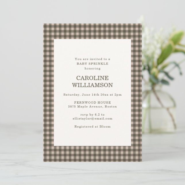 Xadrez Gingham Marrom Taupe Convite de Chá de Bebê (Em pé/Frente)