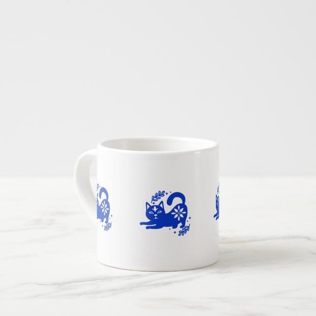 Xícara de Café Espresso Gato Azul Jovial – CozyBun (Frente Esquerda)