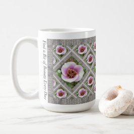 Xícara de café inspiradora com Mariposa Lillies