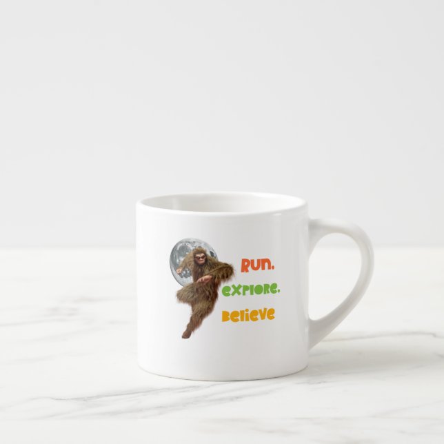 Xícara De Espresso Correndo Aventura Sasquatch Acredite Design (Direita)