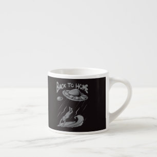 Xícara De Espresso ilustração de alienígena ovni surfando com voltar